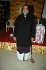 at book launch Truly Madly Deeply in Landmark, Mumbai on 29th July 2011 (17).JPG